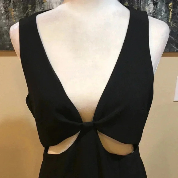 Forever 21 Cutout Little Black Dress with Cut Out at Waist Zipper Back-Size L - Picture 5 of 9